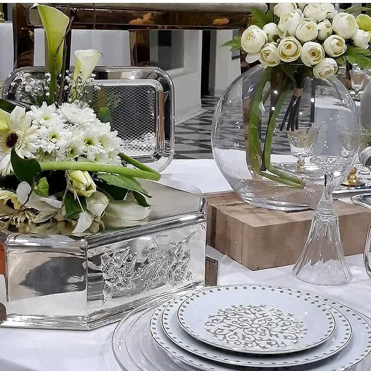 White callas and silver chargers
